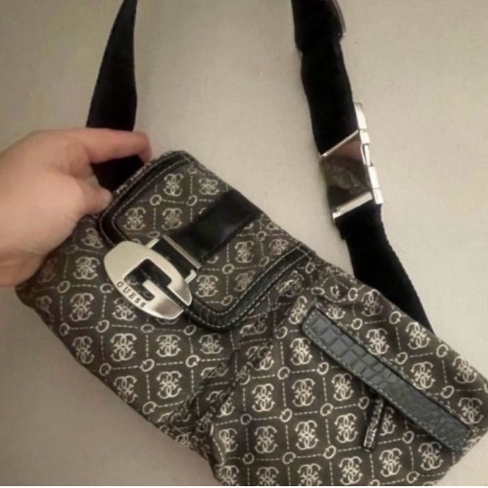 💫Guess💫 Y2K crossbody bag - Picture 7 of 7